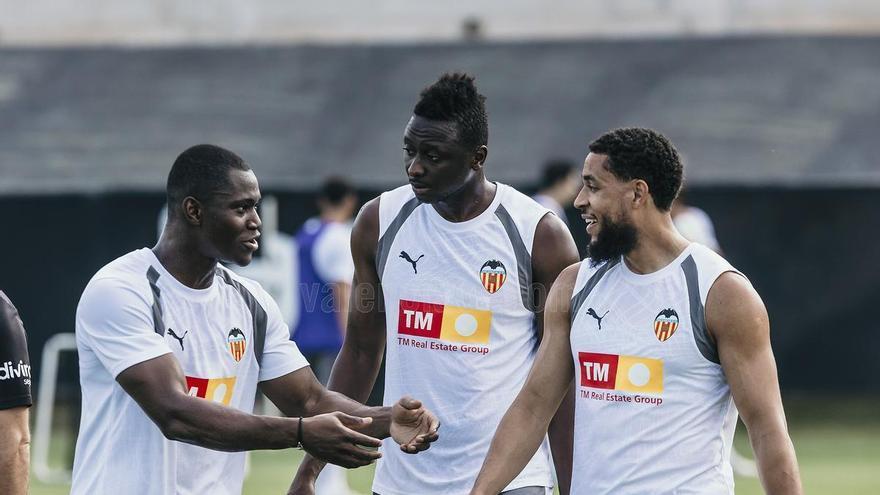 Novedades en el entrenamiento del Valencia: Pepelu y Sadiq