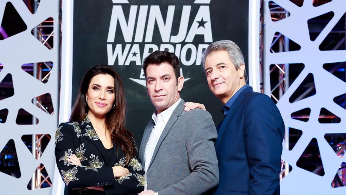 Pilar Rubio, Arturo Valls y Manolo Lama, presentadores de 'Ninja warrior'