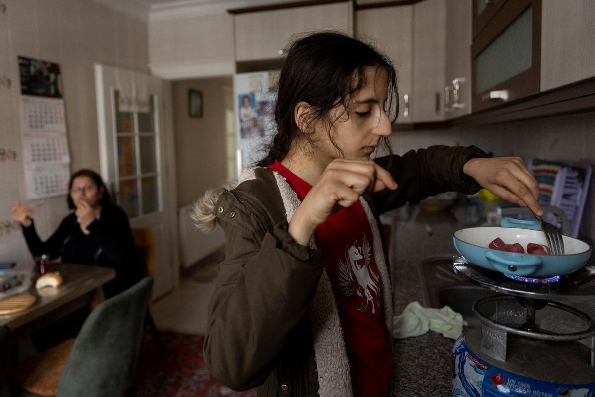 Vivir en un tren: la única salida de muchas familias tras el terremoto en Turquía