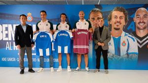 Foto de la presentación de los futbolistas esta mañana en el RCDE Stadium