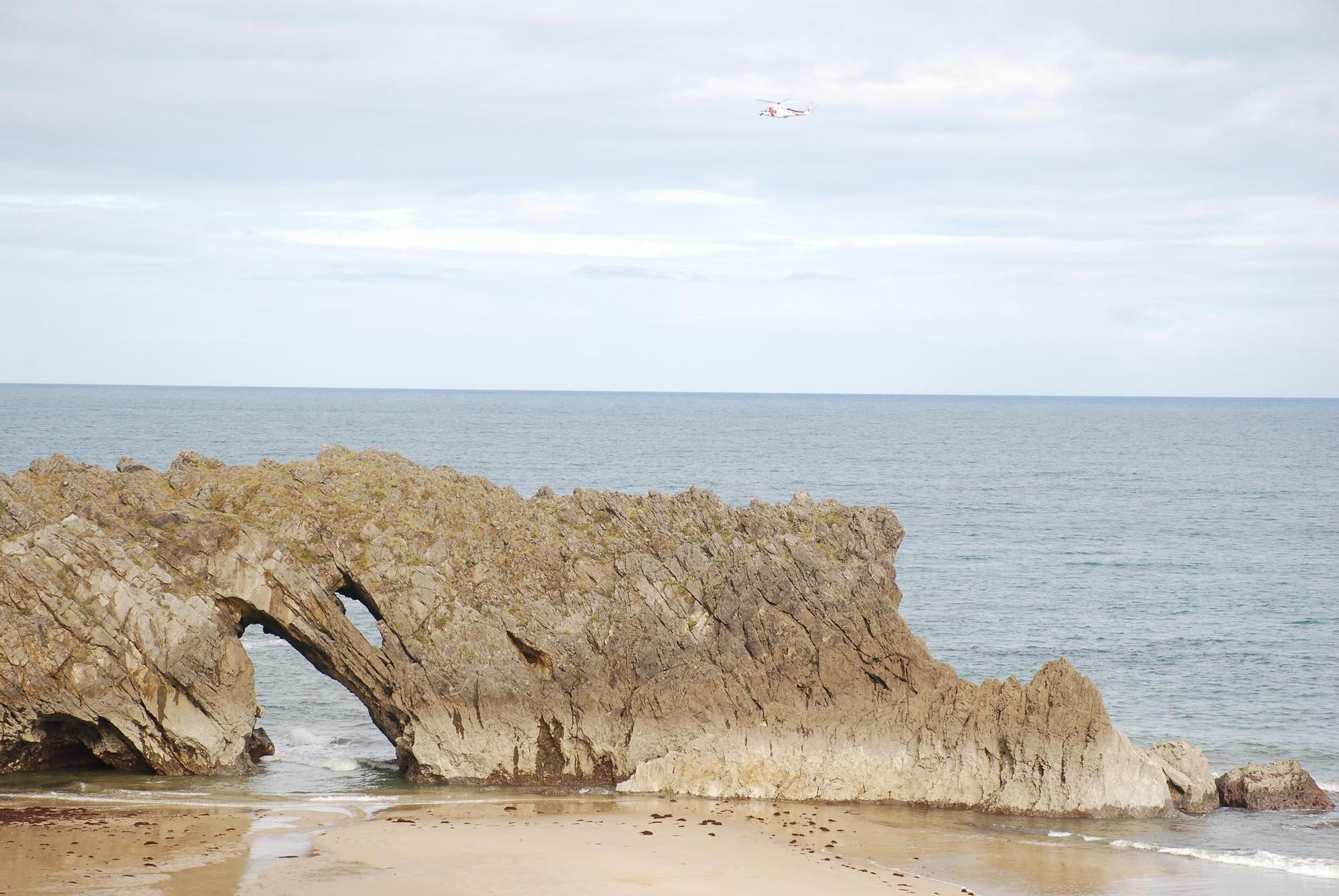 Búsqueda de un desaparecido en el mar en Llanes