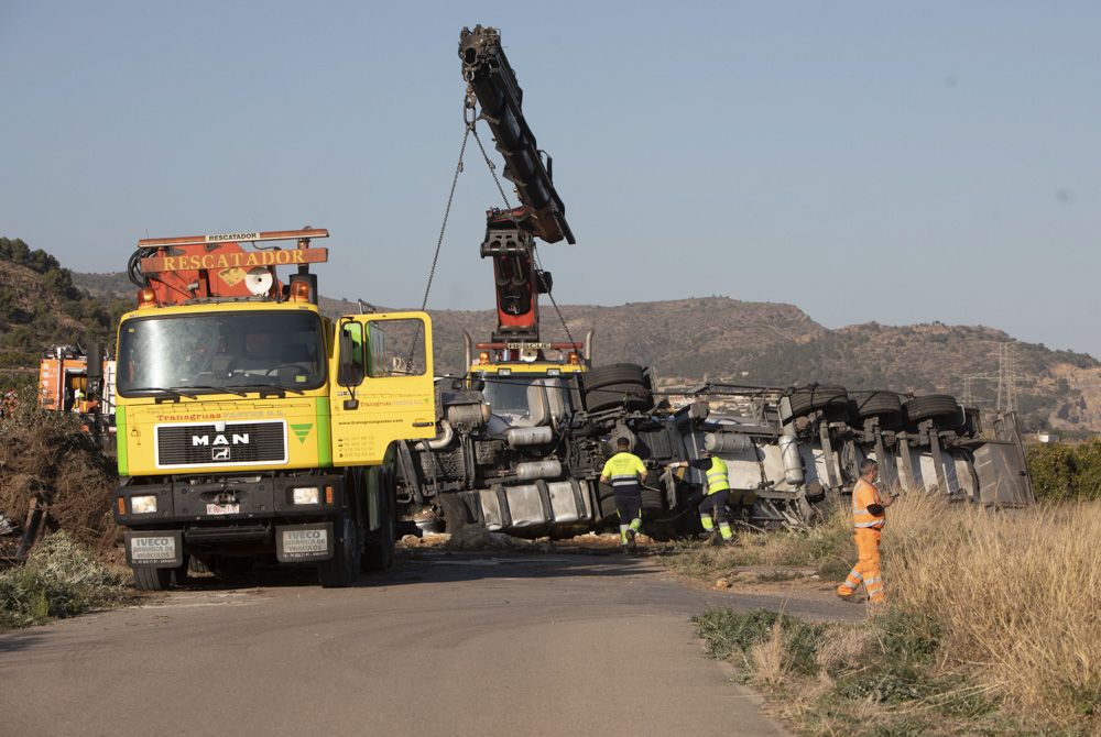 Aparatoso accidente en la A-7 a su paso por Sagunt.