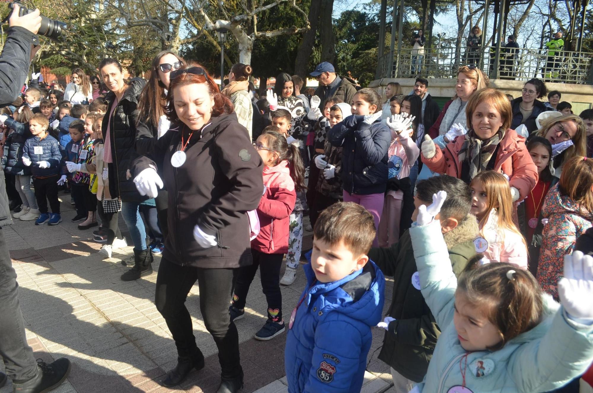 GALERÍA | Los colegios e institutos de Benavente celebran el Día de la Paz