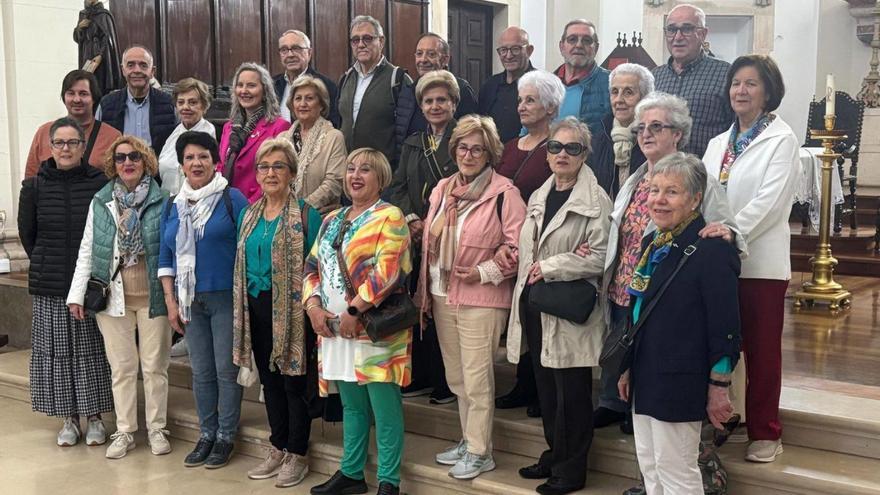 Los integrantes del coro posan durante una de sus visitas turísticas en el país vecino.
