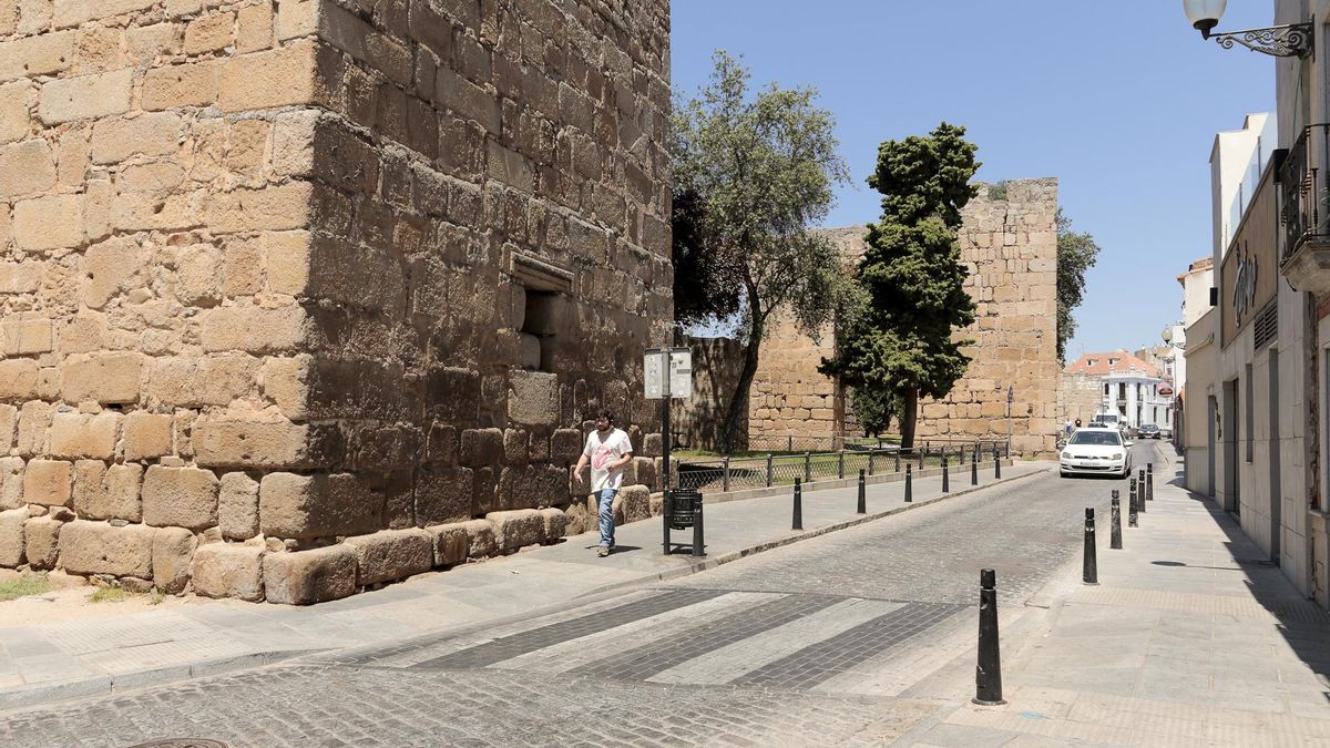 Vista de la calle Graciano a la altura de la alcazaba.