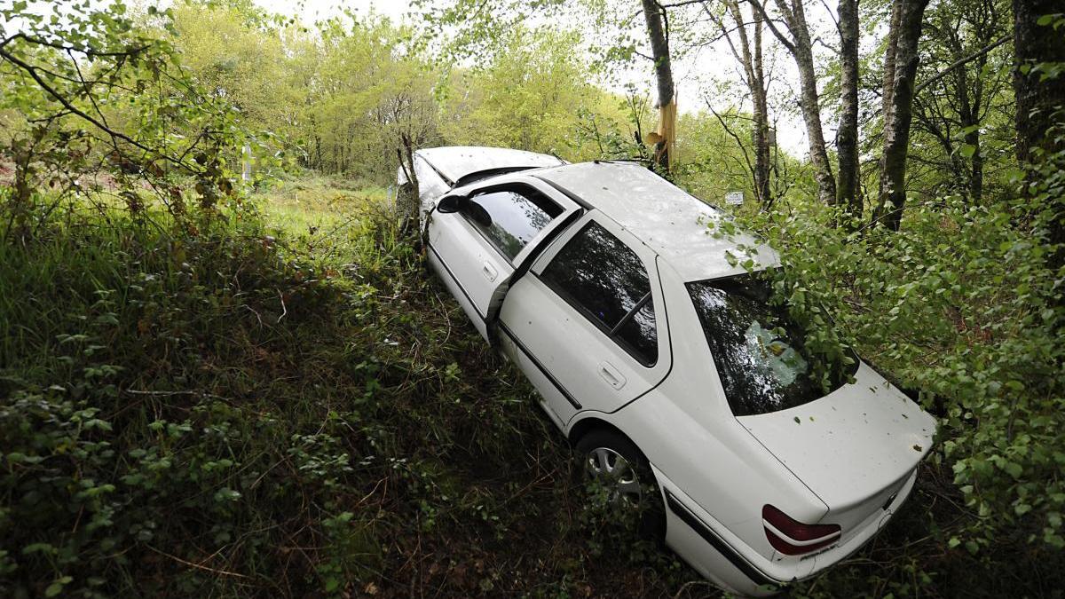 Una estradense, herida en una salida de vía en A Rocha