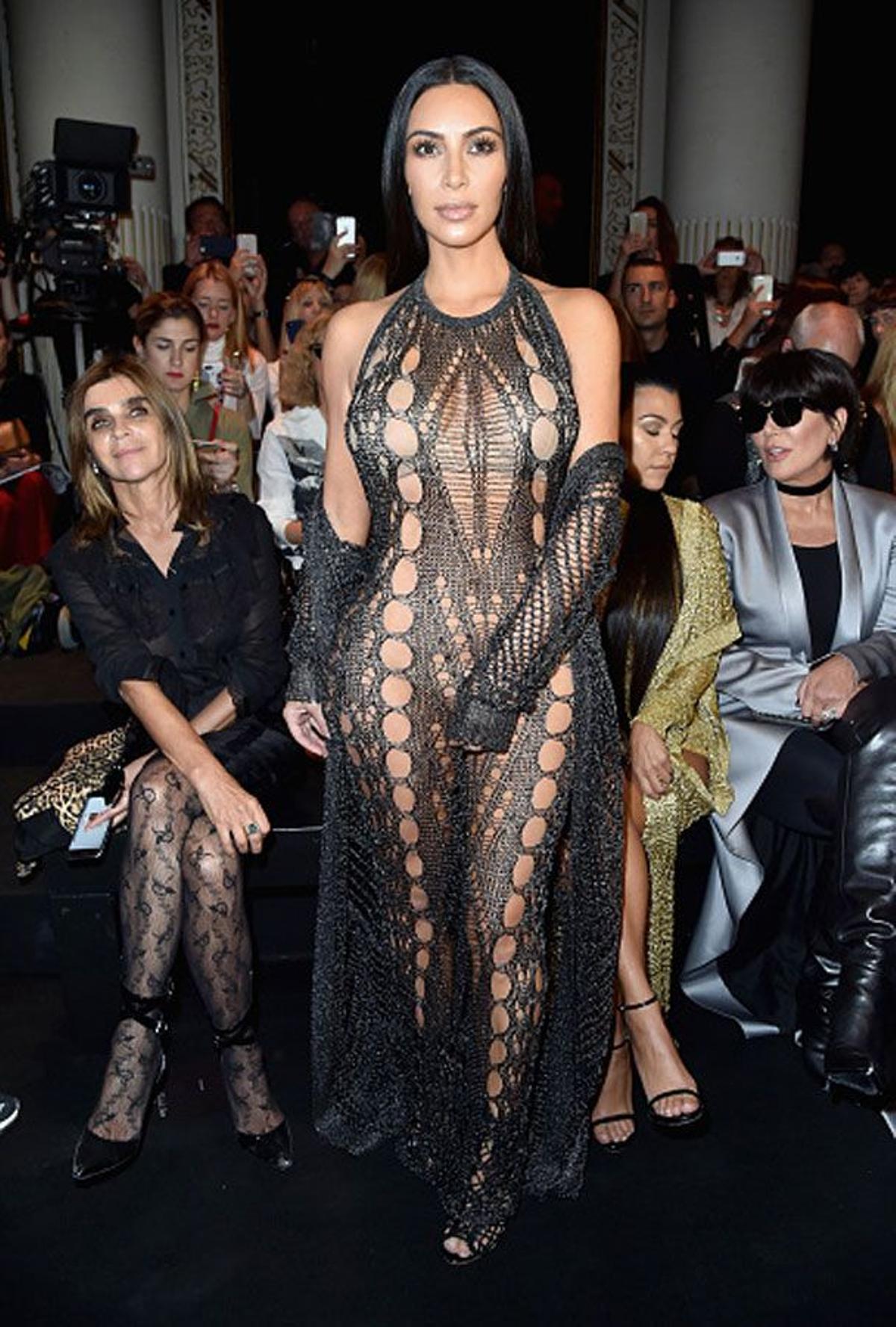 Kim Kardashian con vestido crochet