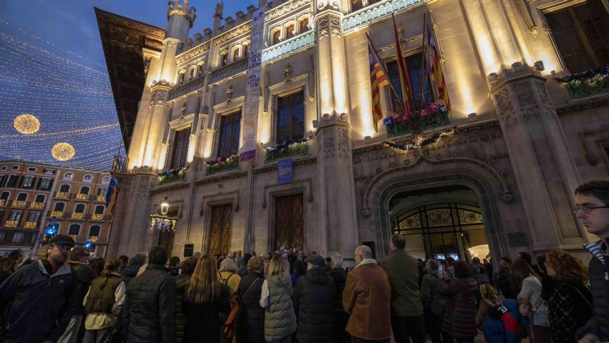 El Consell de Mallorca enciende las luces de Navidad.