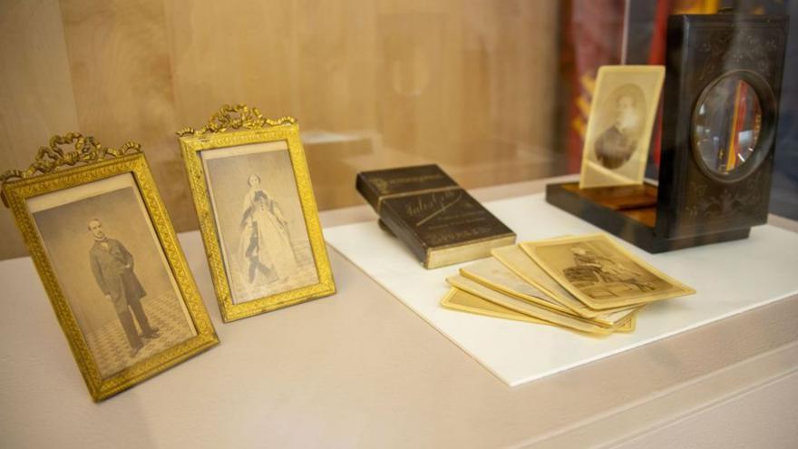 Cartas de visita del siglo XIX para invitar a la gente al Archivo General de Murcia