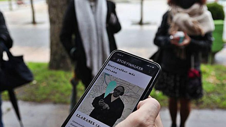 La página web de Storywalkers en la pantalla del móvil. | Ricardo Solís