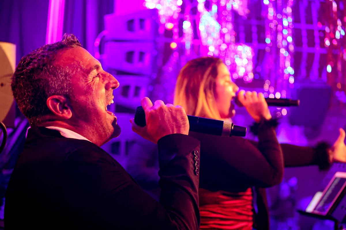 Mira aquí todas las imágenes de la fiesta de fin de año en el Teatro España de Santa Eulària