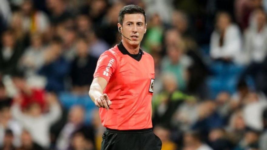 El árbitro del Valencia-Sevilla, sustituido por lesión