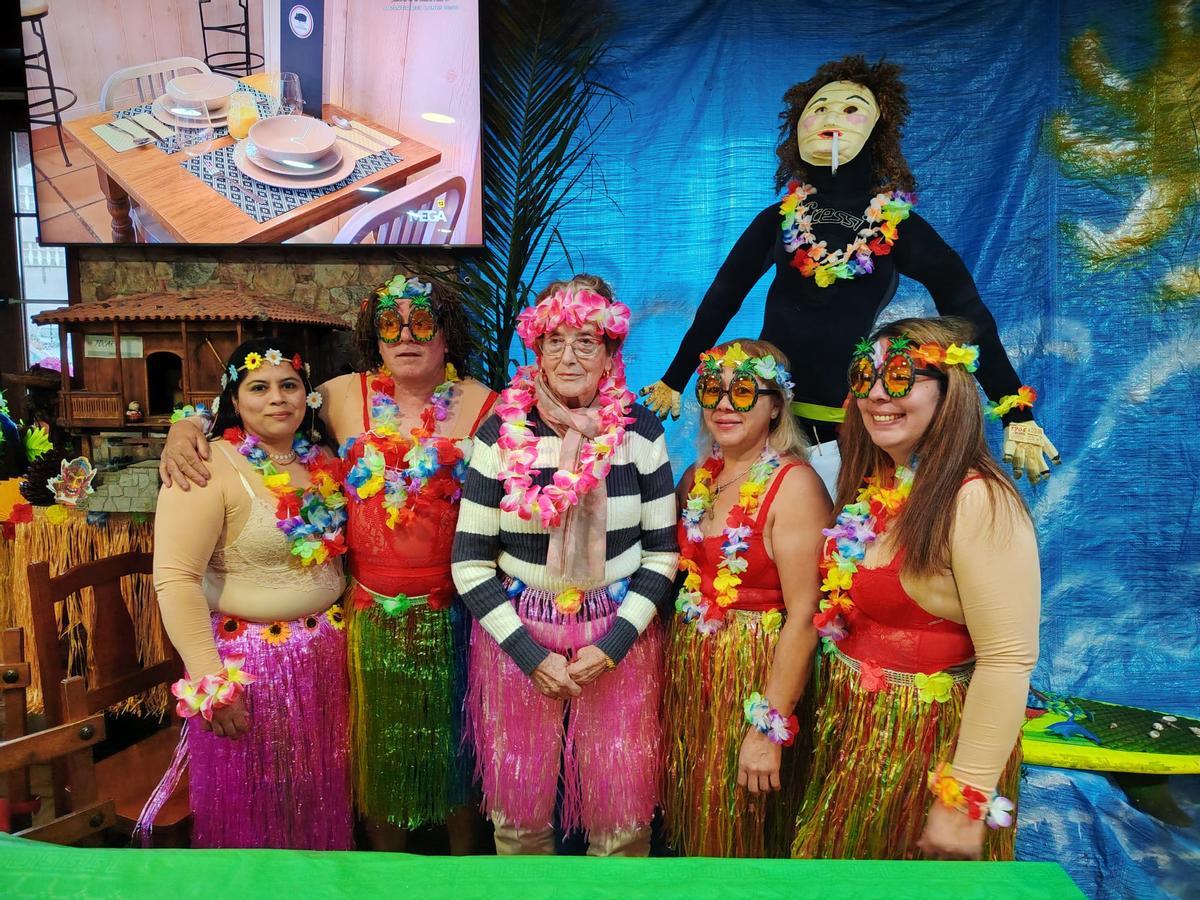 Integrantes del restaurante hotel Solymar, ganadores del primer premio a bares y comercios.