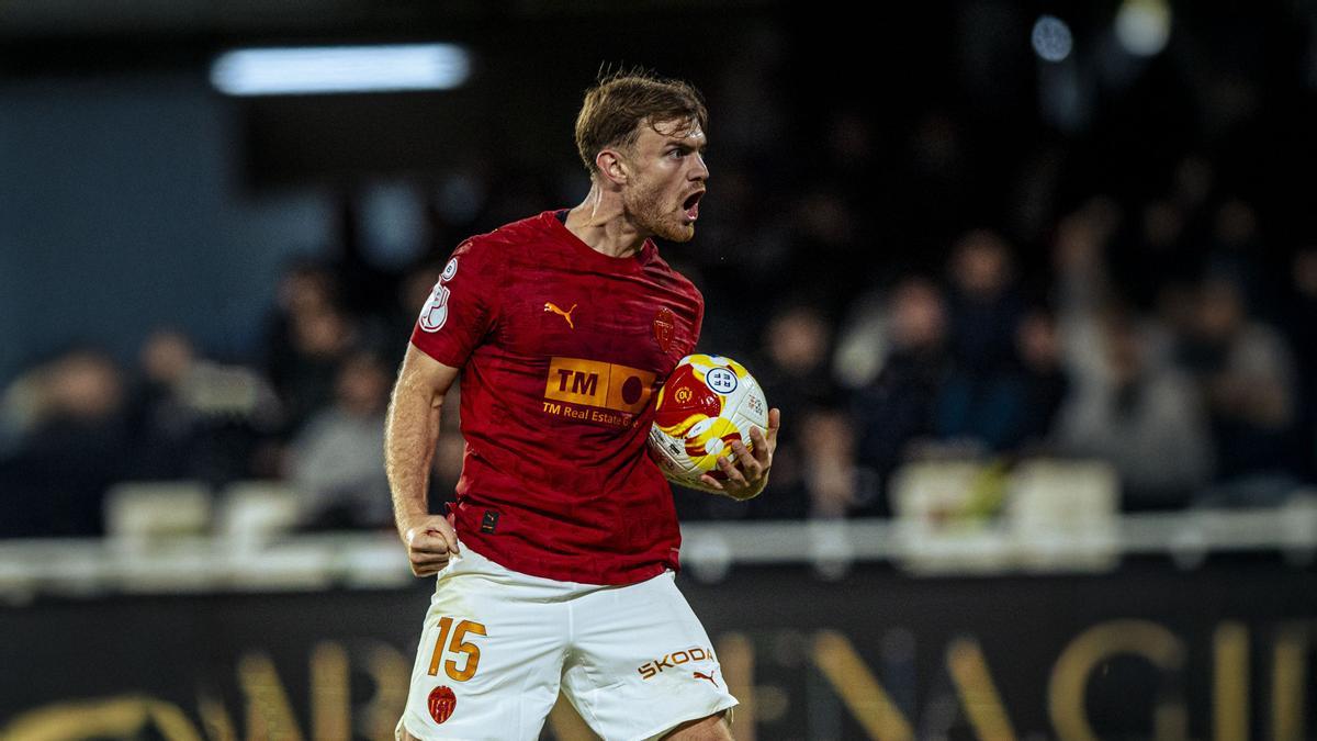 Lucas se estrenó como goleador en Copa