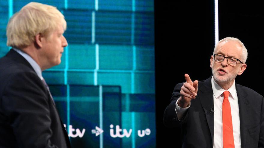 Johnson y Corbyn, en un debate electoral.