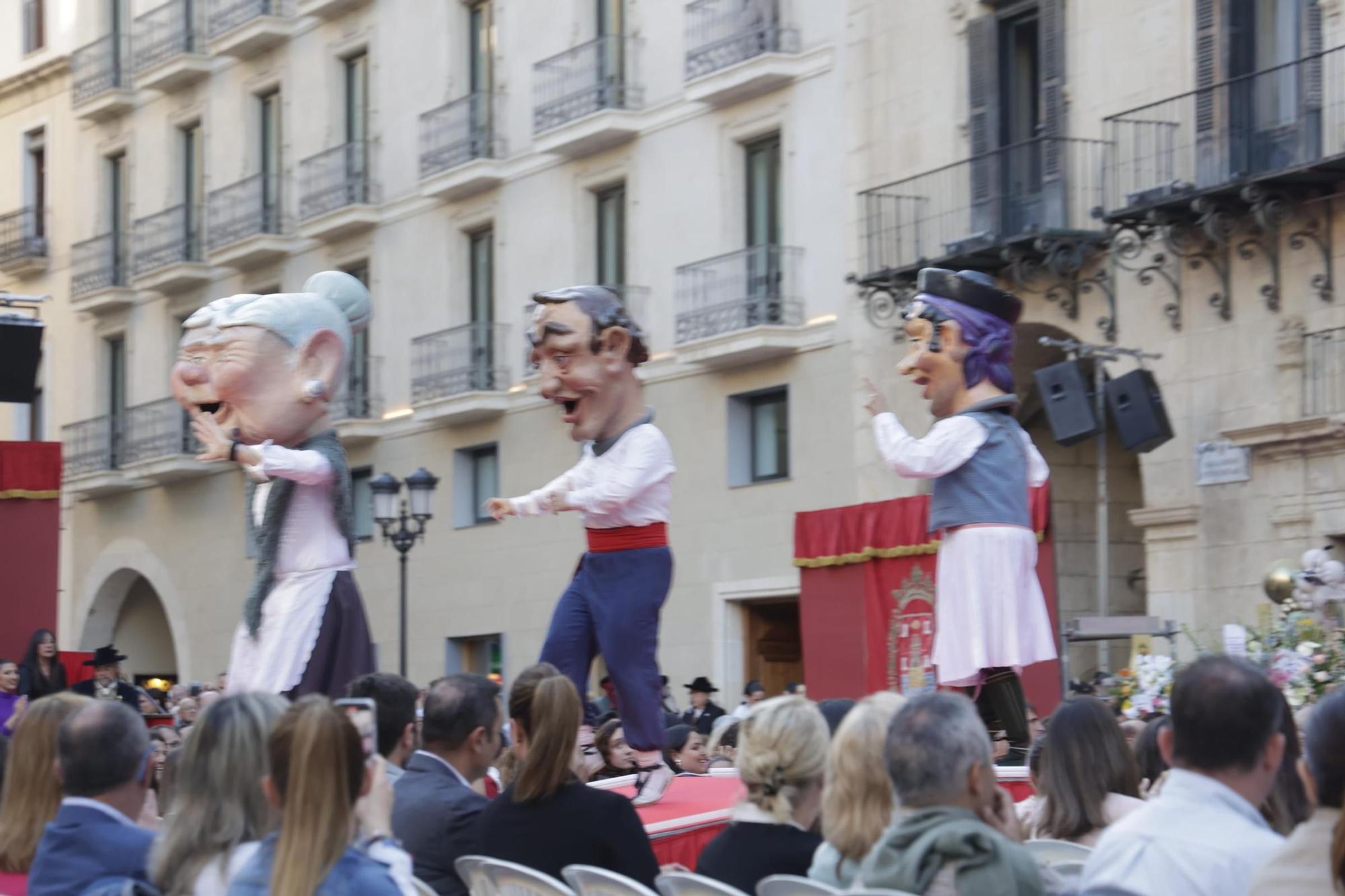 Las Hogueras de Alicante proclaman a su Bellea del Foc infantil 2025 y a sus damas