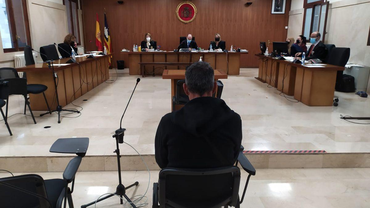 El acusado, durante el juicio. / M.O.I.