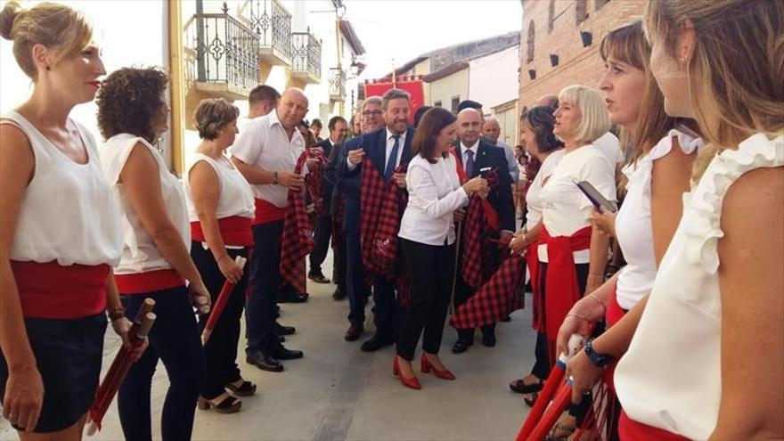 Más de 260 danzantes participan en un ‘Paloteo’ para la historia