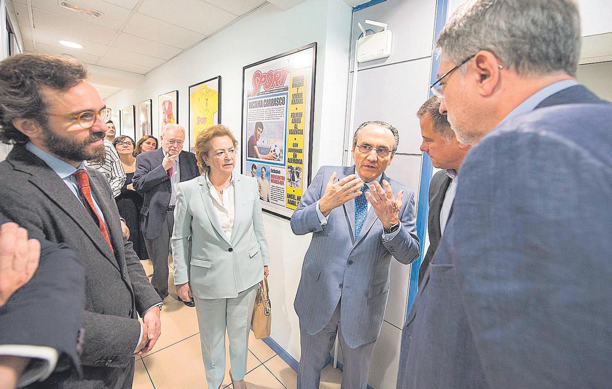 La familia Moll-Sarasola visita las redacciones de El Periódico y Sport tras la compra del Grupo Zeta, el 1 de junio de 2019