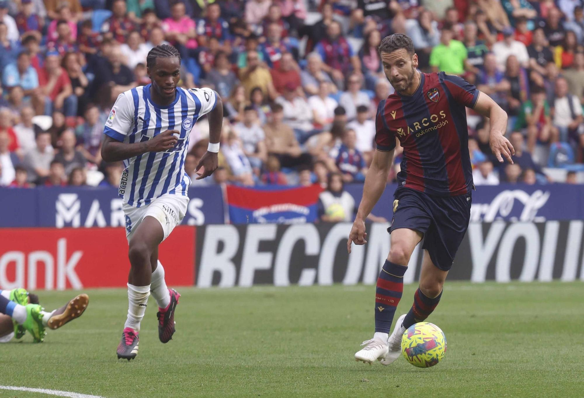 Las mejores imágenes del Levante UD - Deportivo Alavés