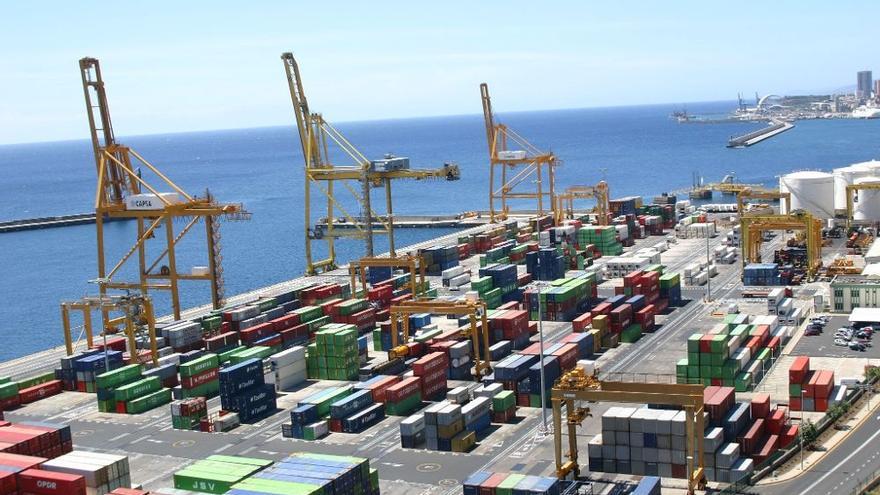 Canarias destina 2,9 millones a subvencionar el transporte de mercancías entre islas