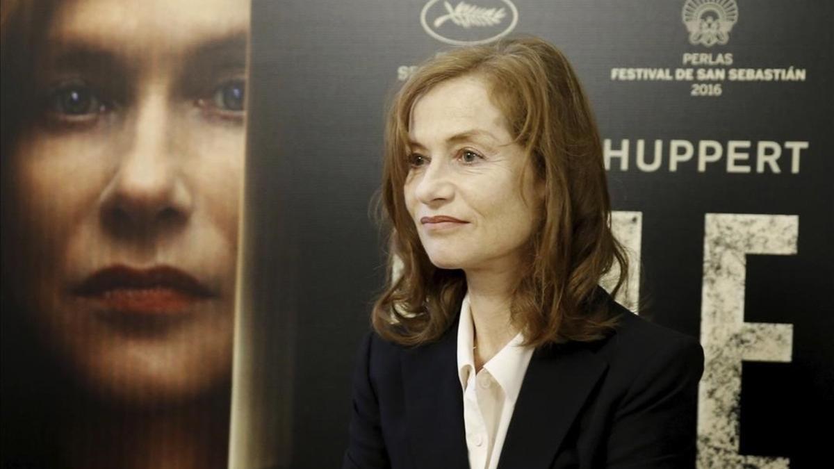 La actriz francesa Isabelle Huppert, posando en la presentación de 'Elle', en el festival de cine de San Sebastián.