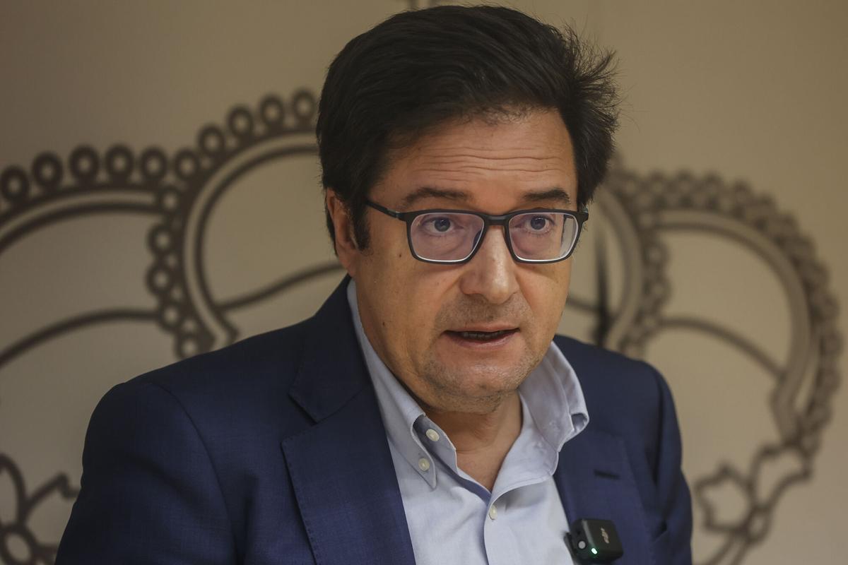 El ministro para la Transformación Digital y de la Función Pública, Óscar López, durante una rueda de prensa tras una reunión en la Delegación del Gobierno en la Comunidad Valenciana, a 4 de diciembre de 2024, en Valencia, Comunidad Valenciana (España). La reunión ha tenido lugar durante la visita del ministro a Valencia. 04 DICIEMBRE 2024 Rober Solsona / Europa Press 04/12/2024. ÓSCAR LÓPEZ;Rober Solsona