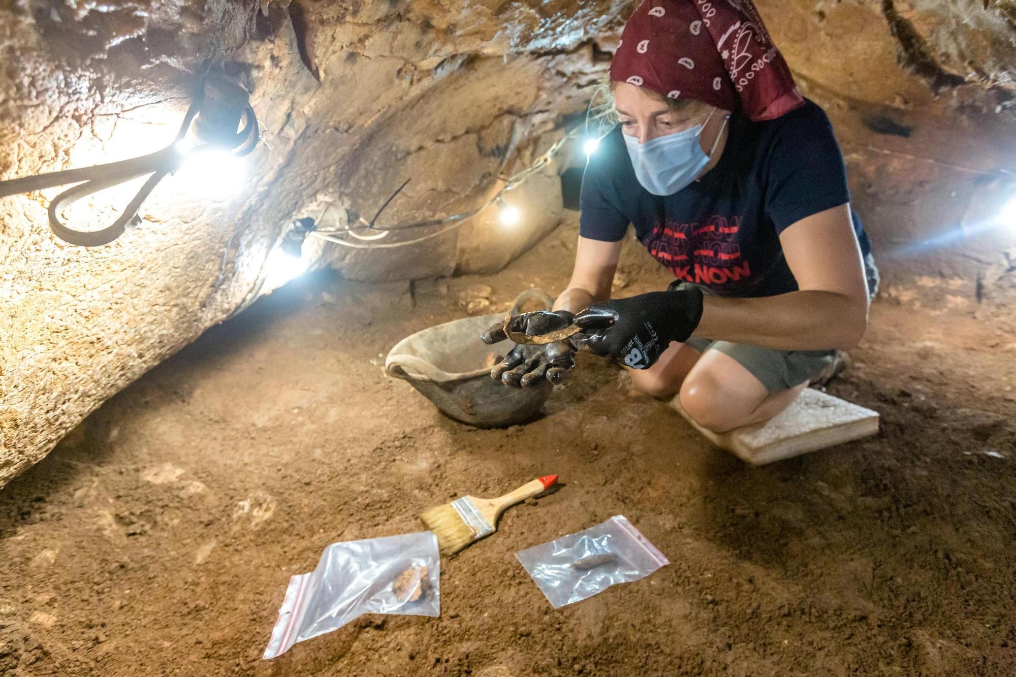 5.000 años enterrados en la Cova del Randero