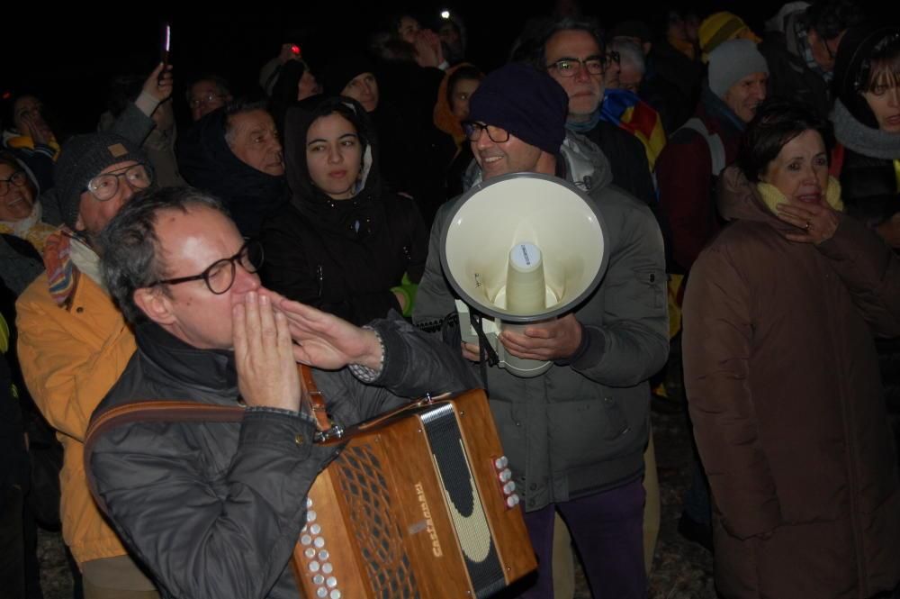 Divendres al Puig de les Basses de Figueres per desitjar «bona nit» a Dolors Bassa