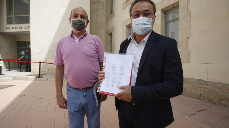 Denuncia judicial del PSOE contra Barcala por "presunta malversación de fondos públicos" por los contenedores ilegales de ropa en la vía pública