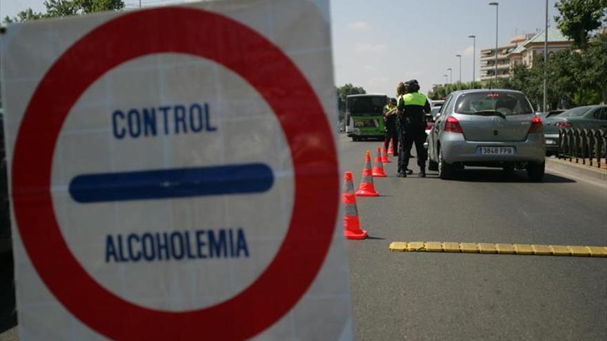 Detenido un hombre ebrio por intentar agredir a dos agentes