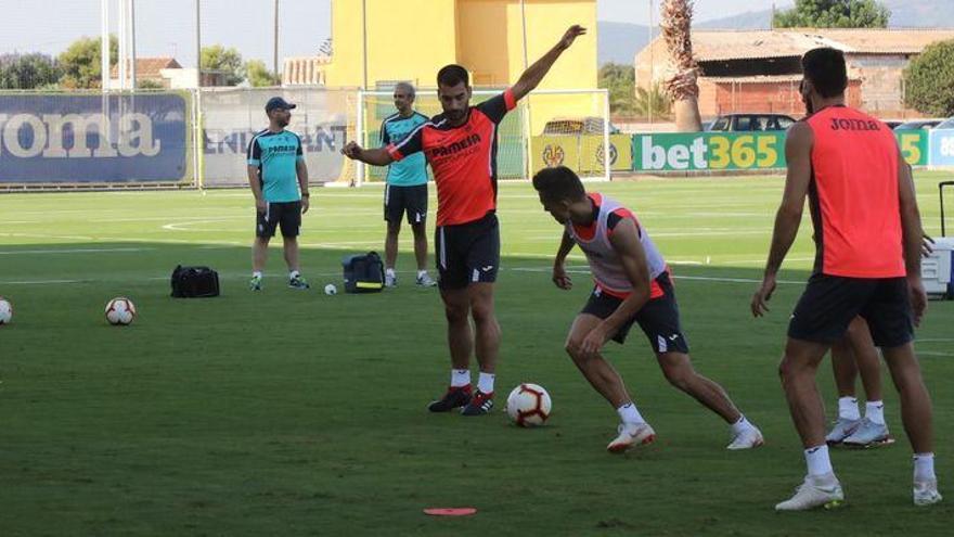 Trigueros vuelve a entrenar y Samu Castillejo no aparece en la sesión