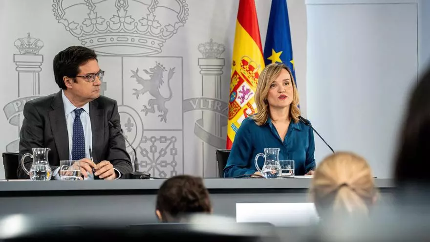 Pilar Alegría tacha de "vomitivas" las expresiones machistas de Paco Salazar