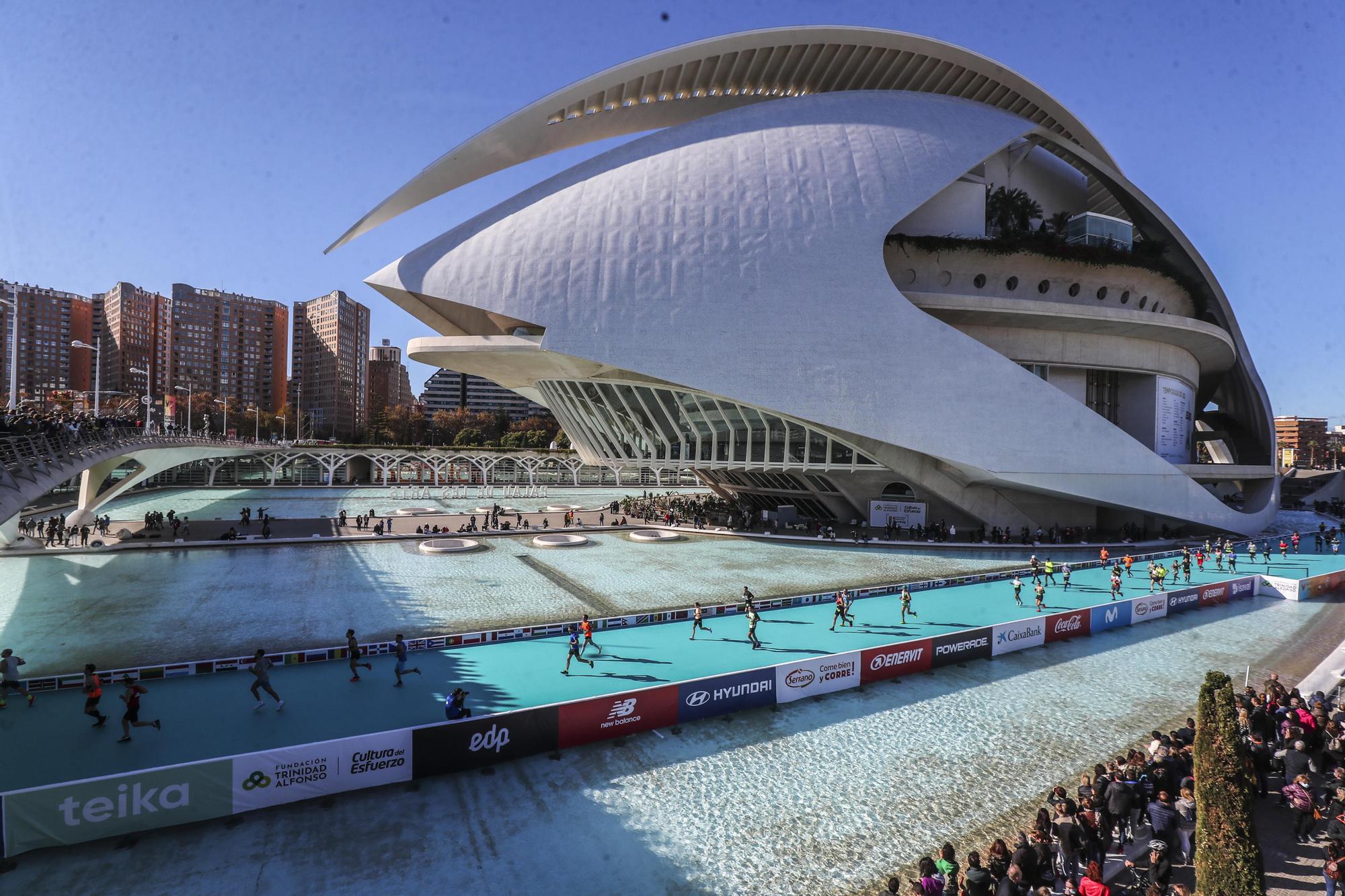 ¡Busca tu foto! Llegada del Maratón Valencia 2021