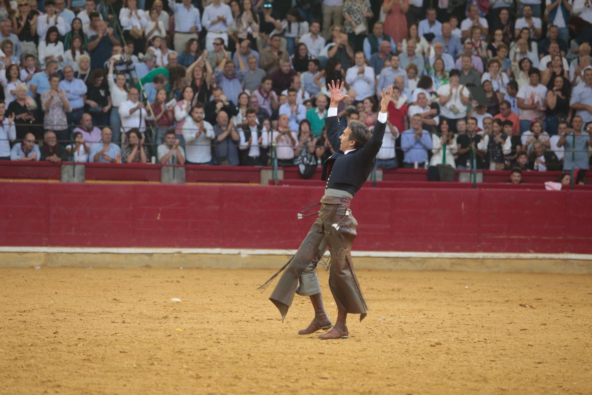 Corrida de rejones para finalizar la Feria taurina del Pilar