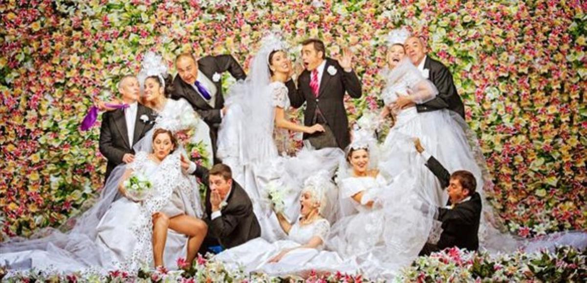 Actors de La Cubana en una fotografia promocional de ’Campanades de boda’.