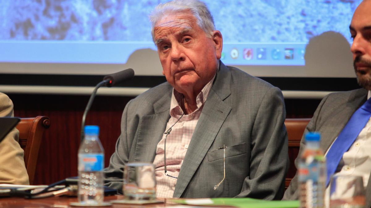 Emigdio Tormo, en una mesa redonda sobre el Agua, en el Colegio de Abogados de Elche