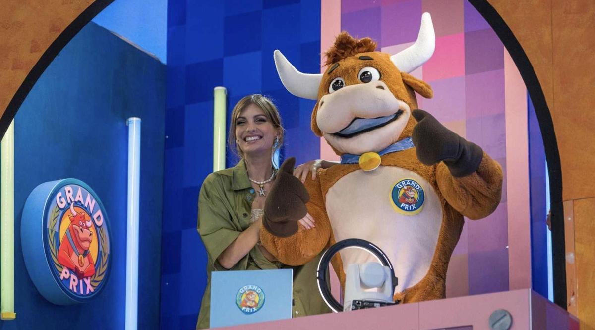Cristinini junto a la vaquilla del 'Grand Prix'