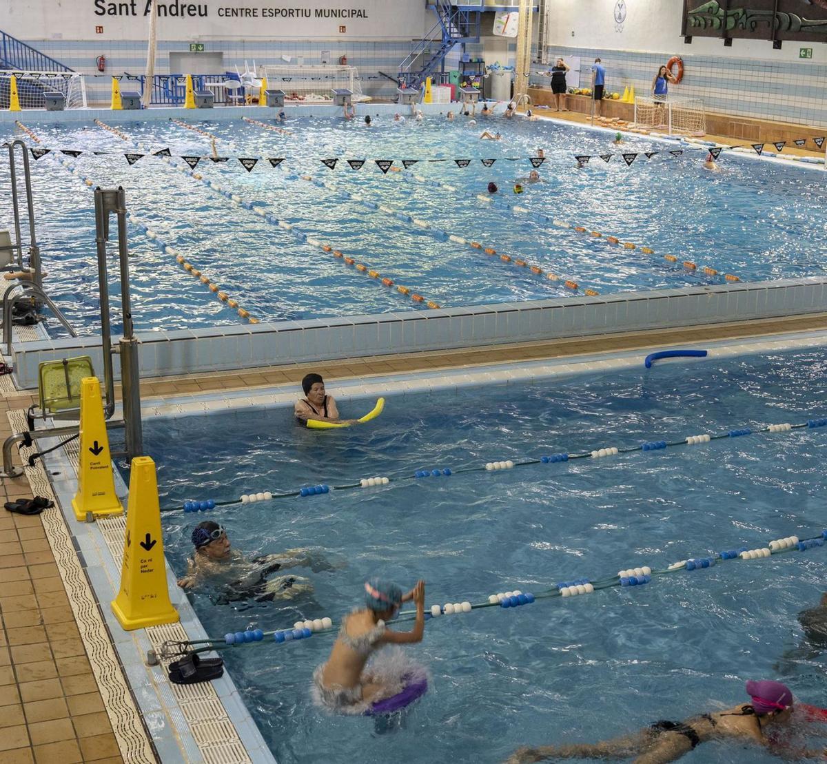 Una piscina pública de Sant Andreu pateix una fuita d’aigua