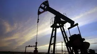 El petróleo cae por debajo de los 70 dólares y vuelve a mínimos previos a la guerra de Ucrania