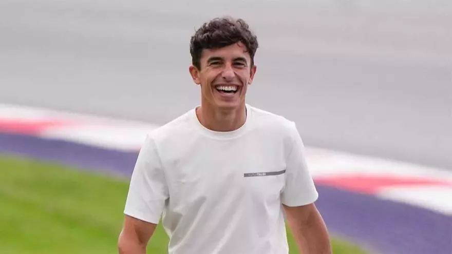 Marc Márquez ya está preparado para el partido entre el Atlético de Madrid y el Barça de esta noche