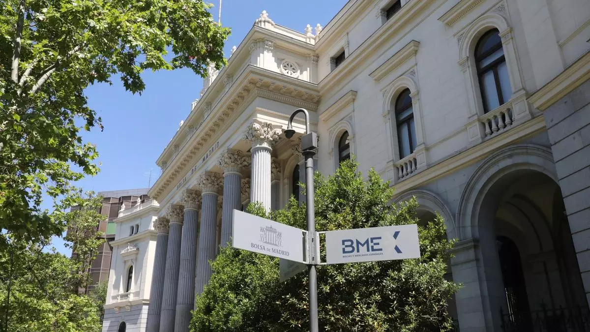 El Ibex 35 cae un 0,5% en la apertura y pierde los 14.100 puntos