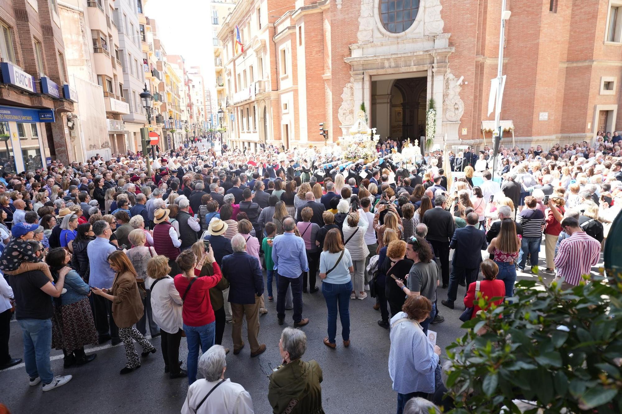 Galería de imágenes: La Virgen del Lledó sale de la basílica para ir a la ciudad