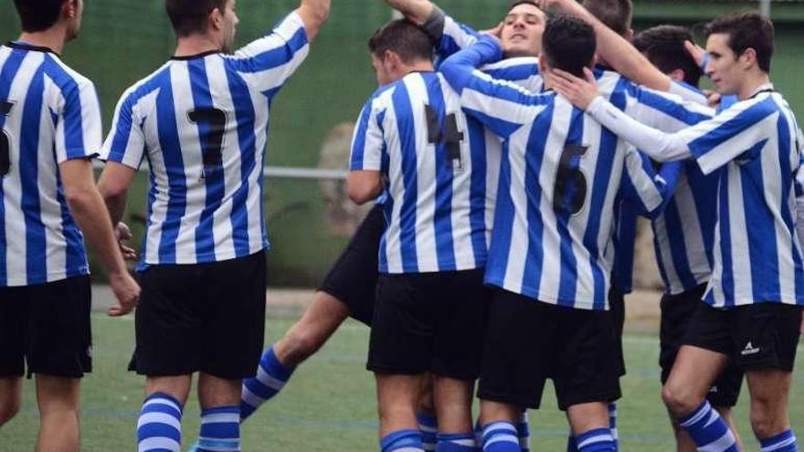 Futbolistas del Bahía celebran un gol. // Gonzalo Núñez