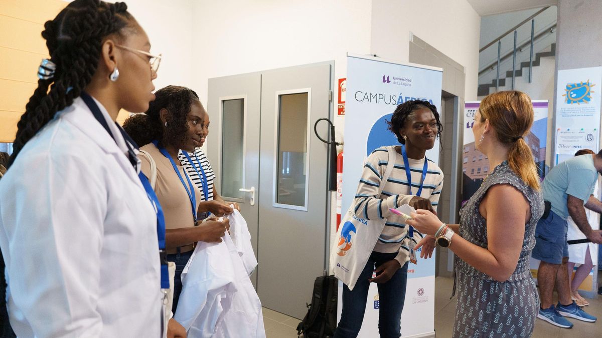 Alumnas becadas del Campus África comenzaron ayer sus prácticas en el Instituto Universitario de Enfermedades Tropicales y Salud Pública de Canarias.
