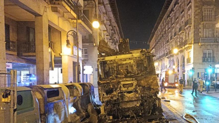Un camión de Emaya se incendia en la avenida Jaume III de Palma