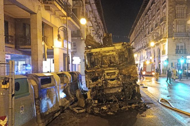 Un camión de Emaya se incendia en la avenida Jaume III de Palma