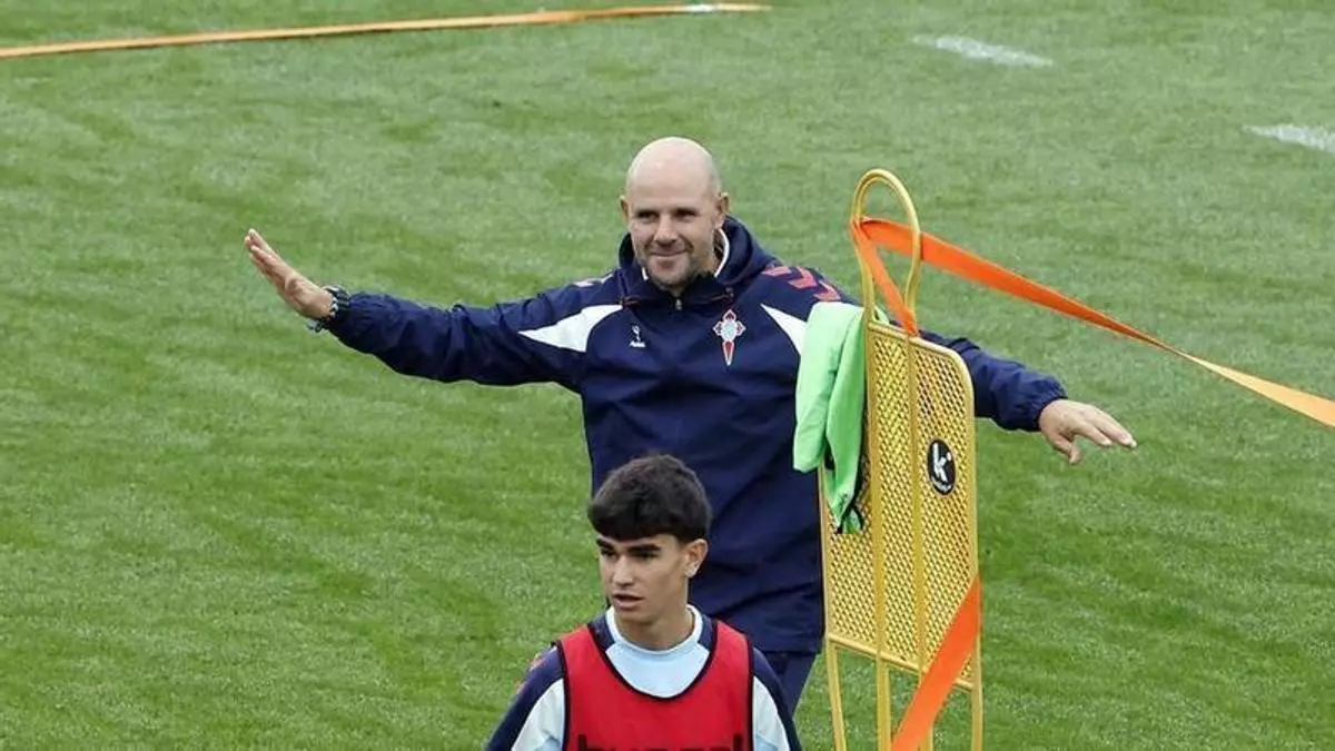 Fredi Álvarez, entrenador del Celta Fortuna: "Espero a un Sporting herido tras el derbi"