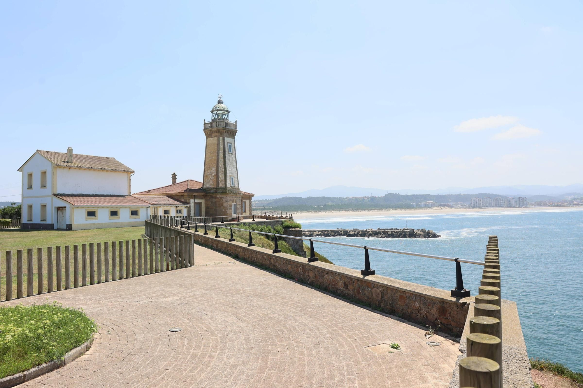 EN IMÁGENES: El faro de Avilés, balcón privilegiado a la ría
