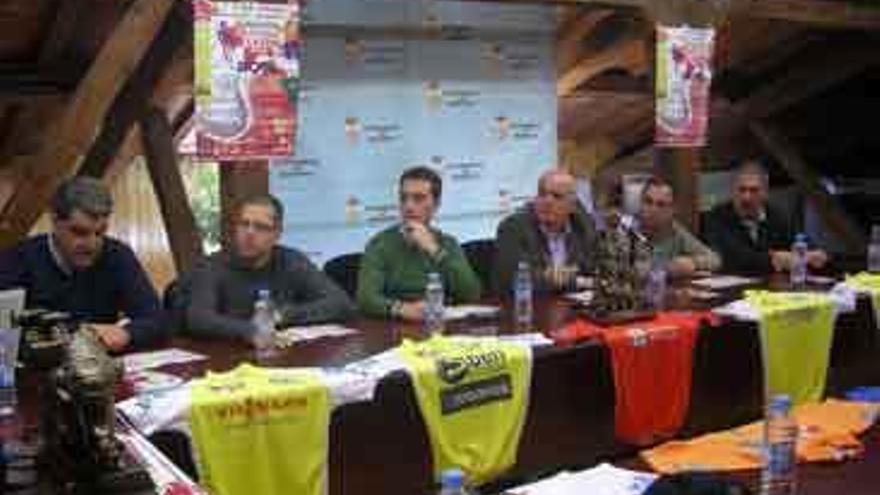 Representantes de las instituciones y la organización en la rueda de prensa celebrada ayer.